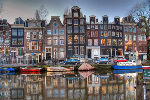 Симпатичные домики вдоль каналов стали одним из символов города