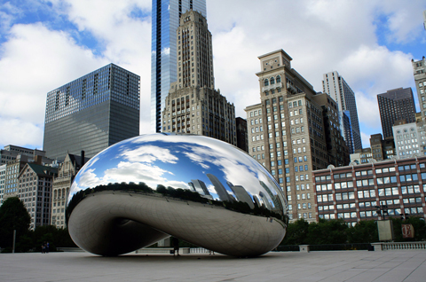 Cloud Gate - одна из самых известных достопримечательностей Чикаго