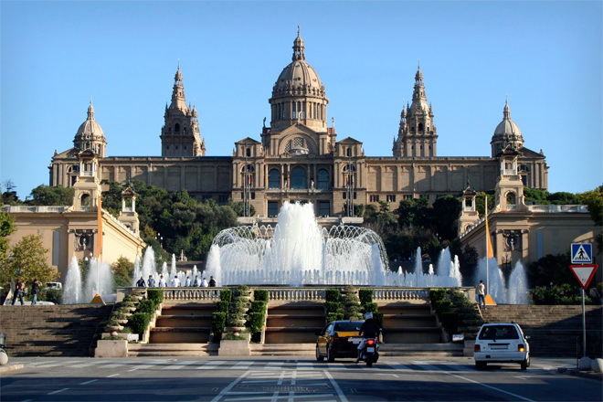 Барселона, вид на музей каталонского искусства и "магический" фонтан