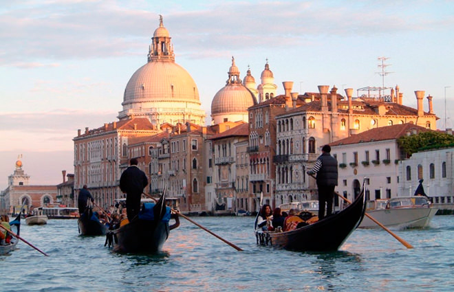 Венеция, прогулка по каналам на гондоле
