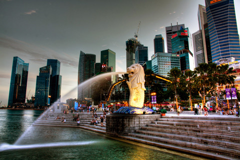 Символ Сингапура - мифический полулев-полурыба Мерлайон