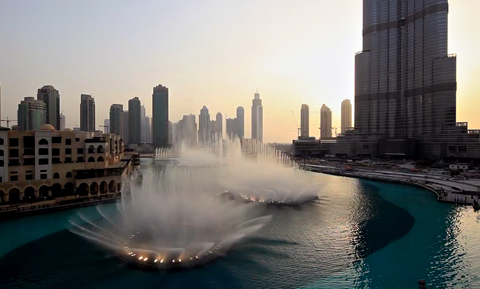 Фонтан Дубай - один из самых больших и высоких в мире