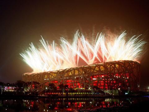 Салют на олимпийском стадионе Пекина